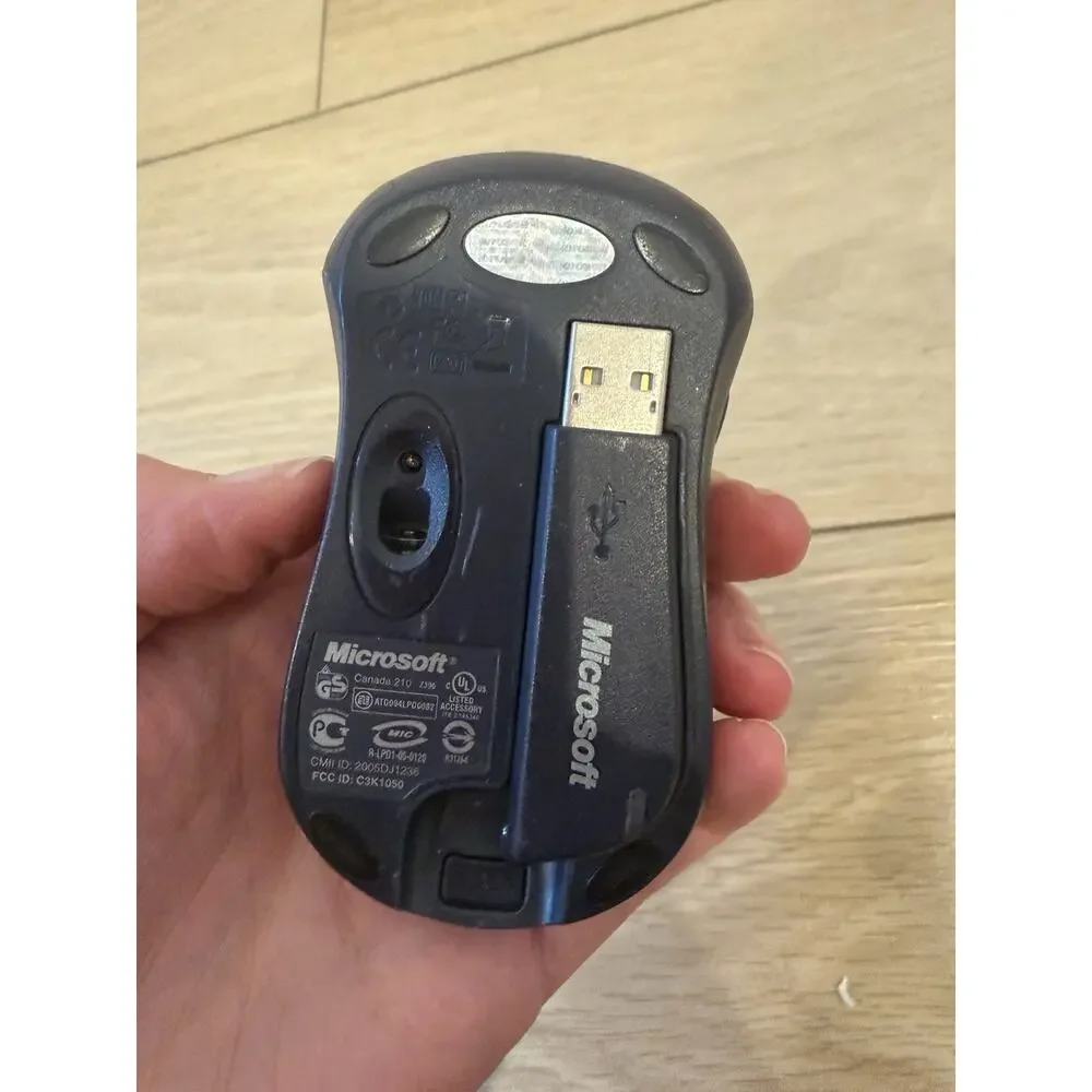 Microsoft Wireless Notebook Optical Mouse 4000 Model 1050 with Receiver OEM